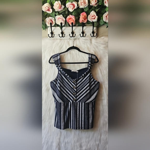 Ricki's Ultra Soft Reverse Peter Pan Collar Top - Picture 1 of 7